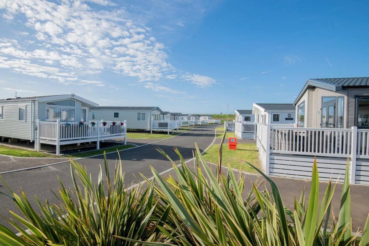 Parkdean Resorts Camber Sands Caravan 2023 Exterior photo