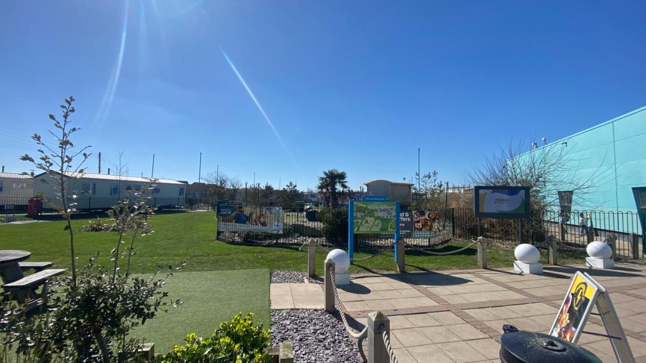 Parkdean Resorts Camber Sands Caravan 2023 Exterior photo